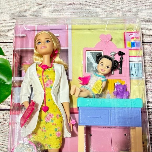 Barbie Careers Pediatrician Doll Playset Blonde Doctor NEW - Picture 4 of 6